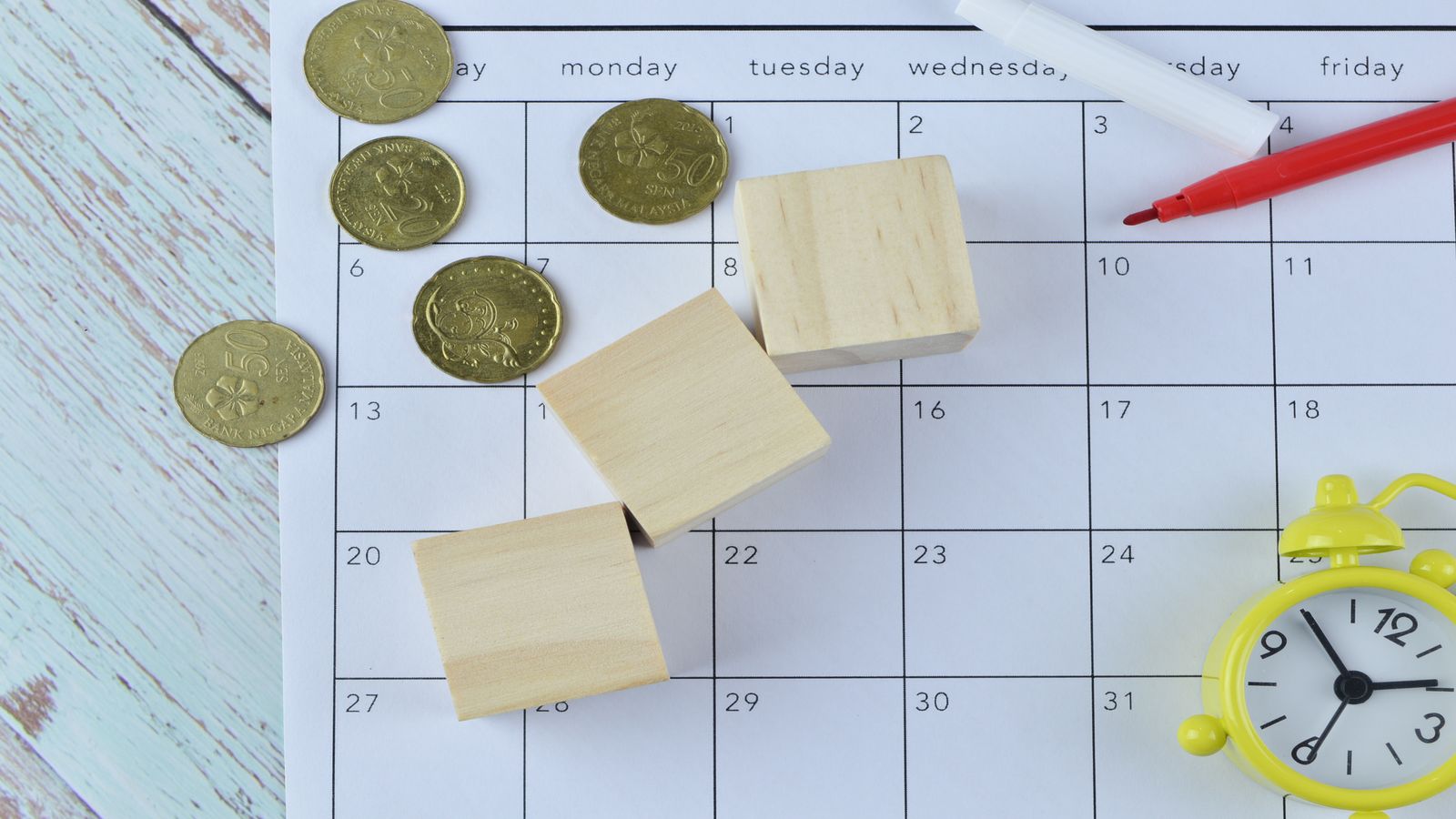 A planning instrument showing a structured purchase schedule with cumulative satoshi totals charted across a multi-year timeline